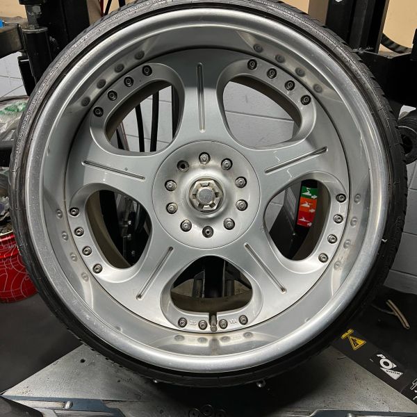 18インチ 10.5J 225/35R18 ホイール装着例 - CARSERVICE GRAVITY