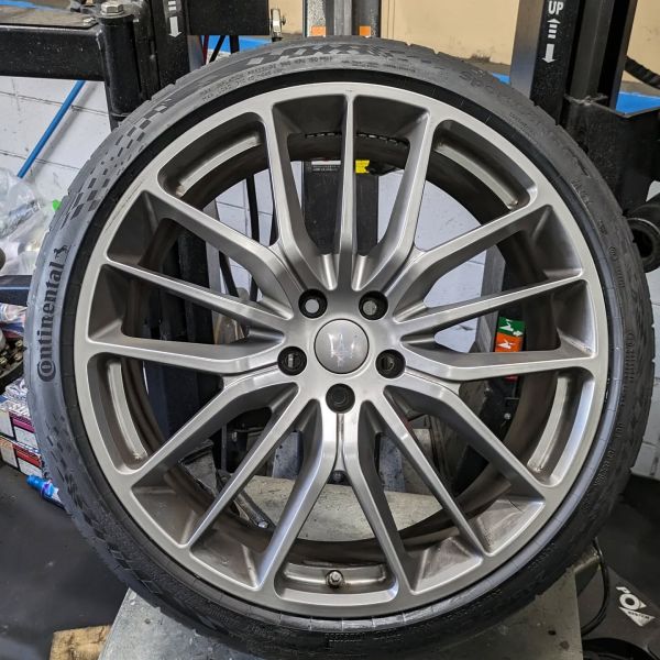 21インチ 245/35R21 ホイール装着例 - CARSERVICE GRAVITY