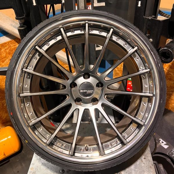 20インチ 10J 245/30R20 ホイール装着例 - CARSERVICE GRAVITY