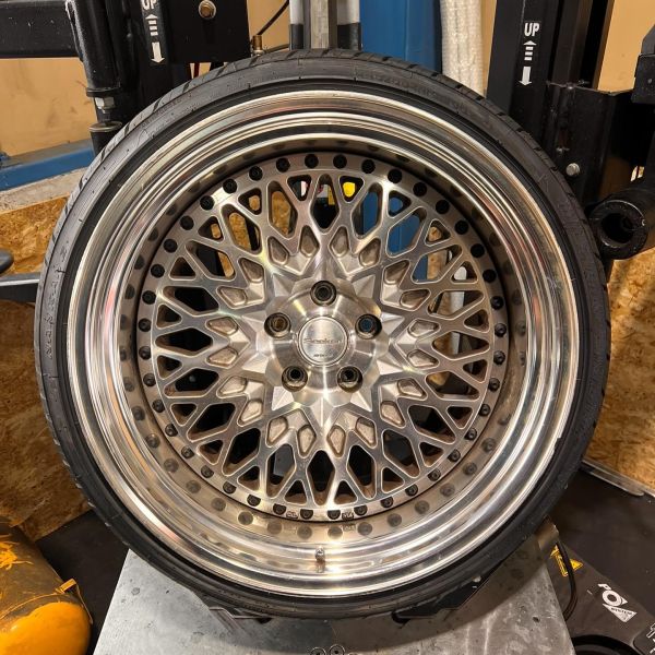 19インチ 11J 245/35R19 ホイール装着例 - CARSERVICE GRAVITY